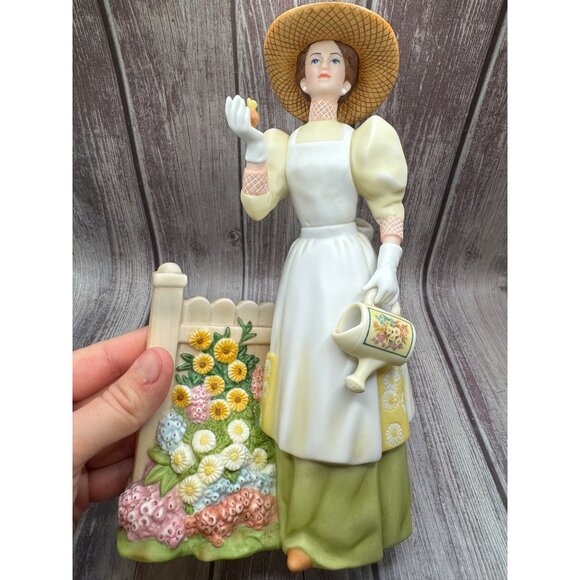 Avon Sales Achievement Award Figurine 2008 Presidents Club Mrs Albee - Picture 2 of 11